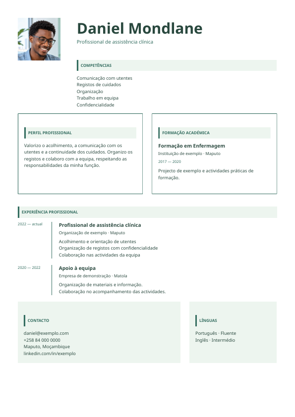 Exemplo Assistência: Perfil e formação lado a lado · Contactos em rodapé