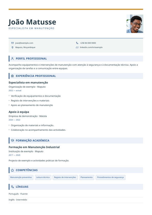 Exemplo Projecto · Estrutura: Uma coluna compacta e títulos em faixas.